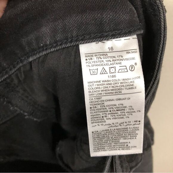 Old Navy Women's Black Embroidered Mid Rise Rockstar Jeans size 16 - Picture 7 of 7